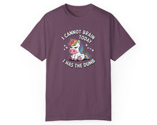 Berry-colored T-shirt with funny unicorn design – ideal for casual office days and weekend wear